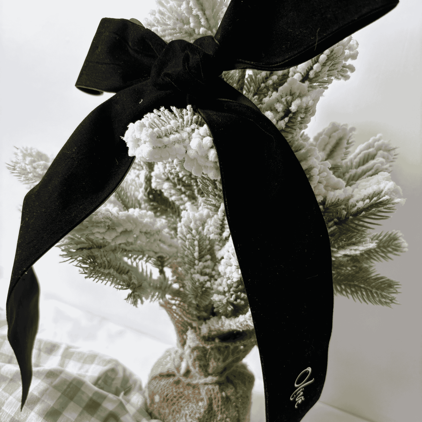Black velvet ribbon for wedding invitation suites and custom wedding invitations, perfect for accessories wedding and décor